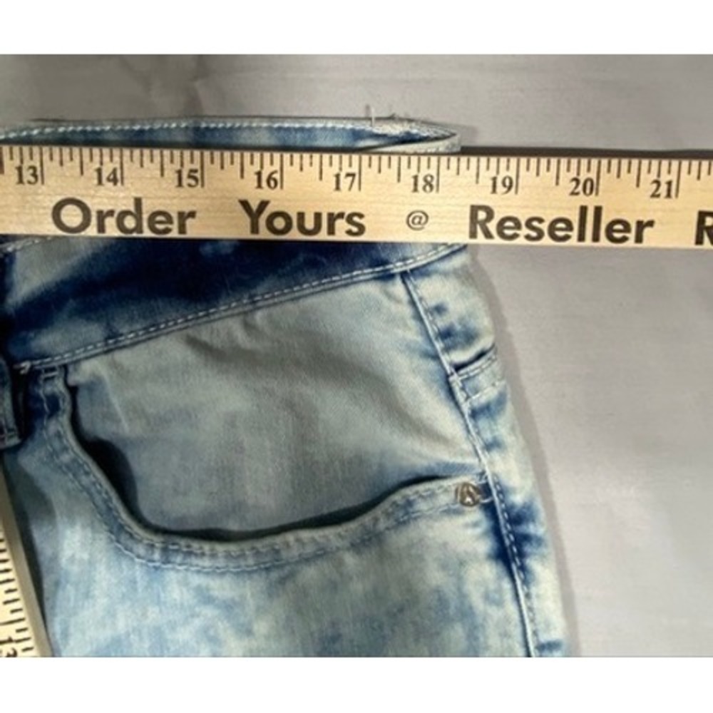 Southpole Mens Slim Fit Acid Wash 12" Denim Shorts Light Blue Size 34 Y2K - Picture 3 of 12